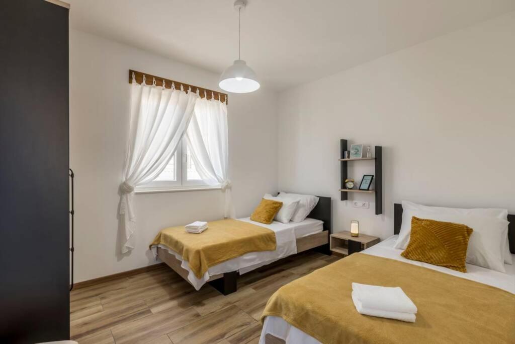 Apartment By Joe Trogir Exterior foto