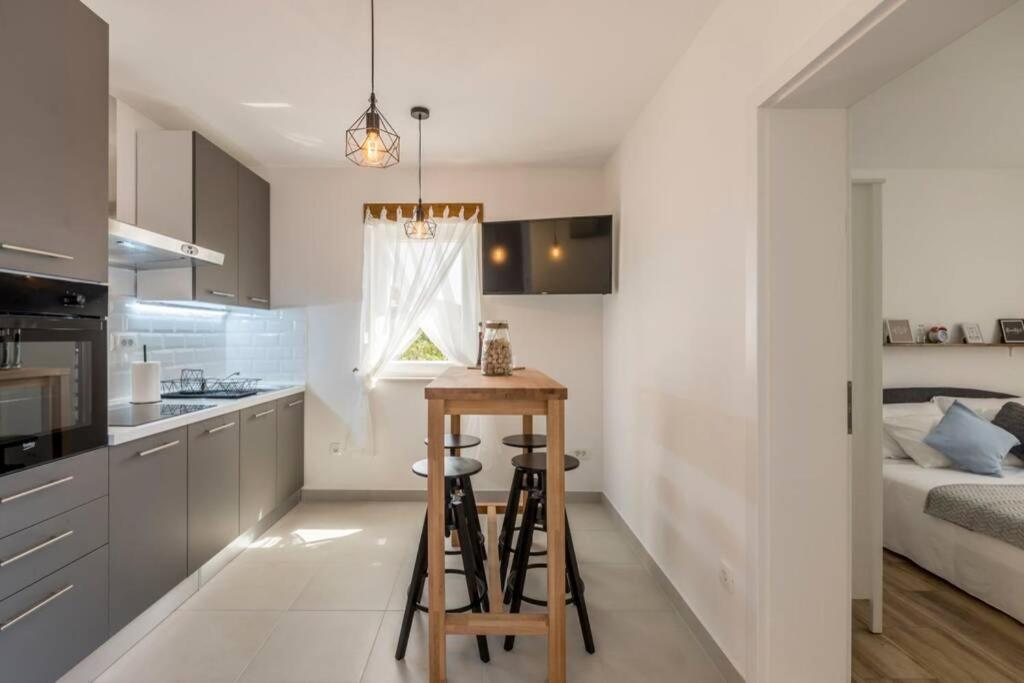 Apartment By Joe Trogir Exterior foto